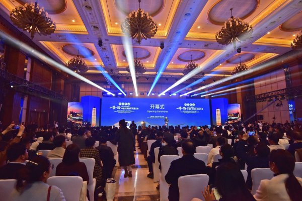 元富投资 机器人问诊、中医夜市……这个大会藏着“针”功夫